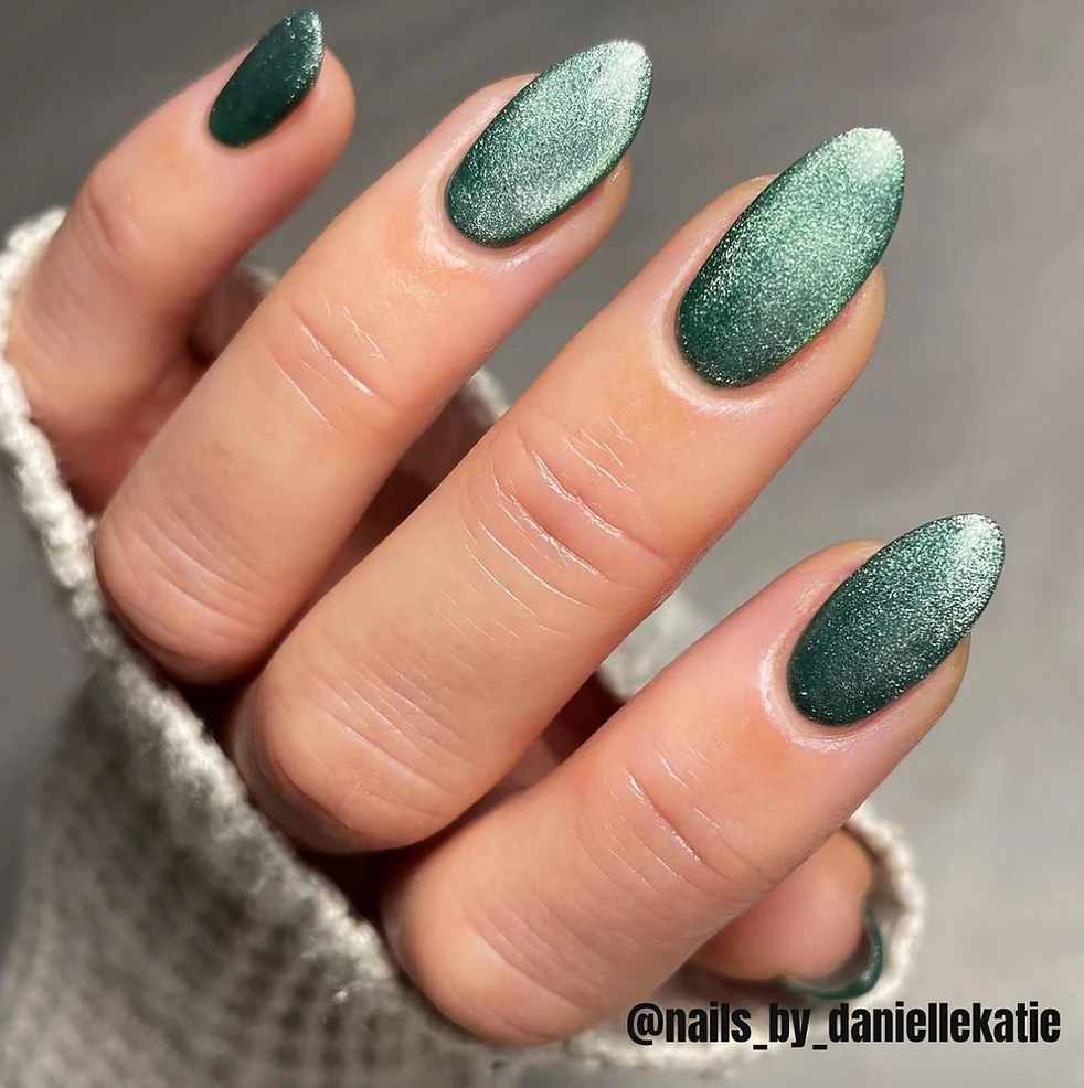 by Sarah Velvet Cat Eye 2.0 gel